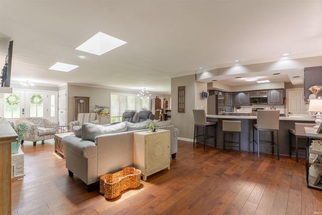 8216 BERRY Drive, Evansville, IN 47710