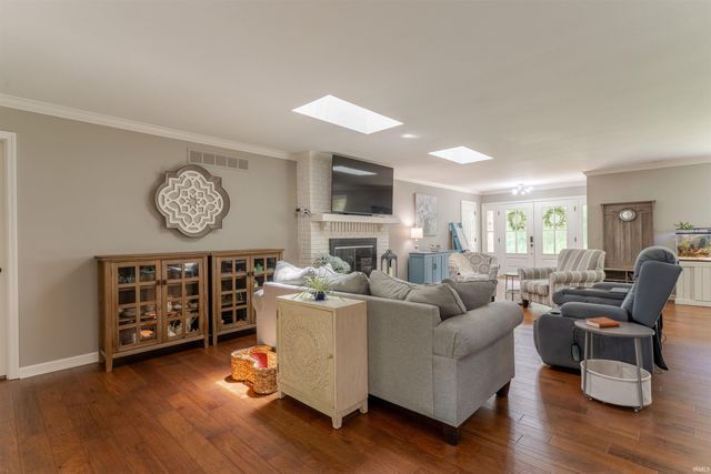 8216 BERRY Drive, Evansville, IN 47710