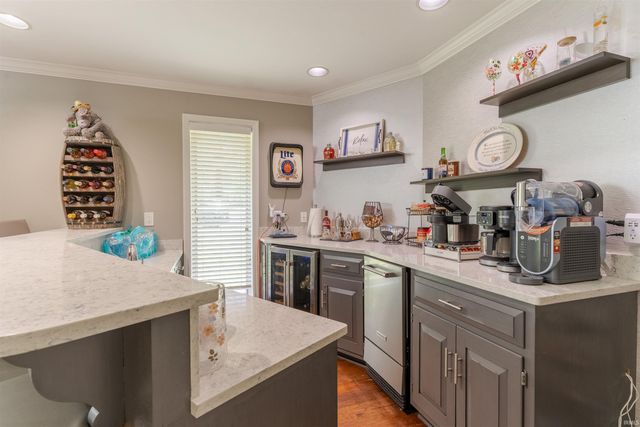 8216 BERRY Drive, Evansville, IN 47710