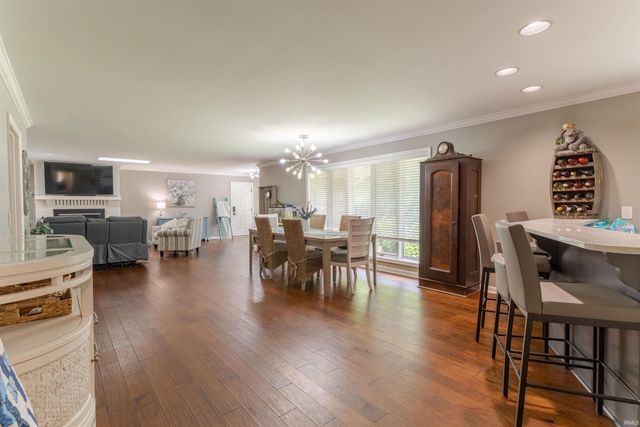 8216 BERRY Drive, Evansville, IN 47710