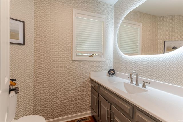 8216 BERRY Drive, Evansville, IN 47710