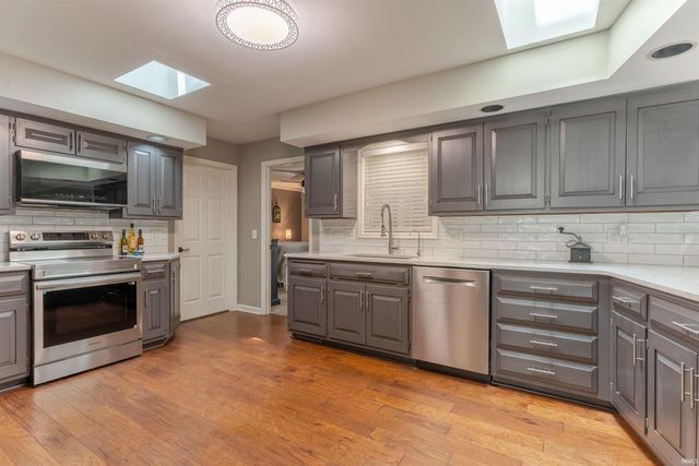 8216 BERRY Drive, Evansville, IN 47710