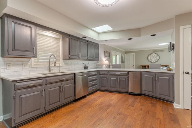 8216 BERRY Drive, Evansville, IN 47710