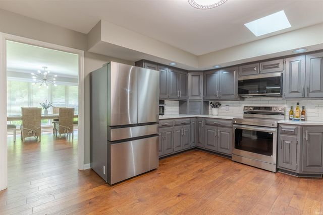 8216 BERRY Drive, Evansville, IN 47710