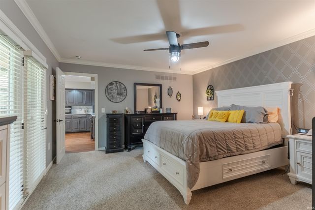 8216 BERRY Drive, Evansville, IN 47710