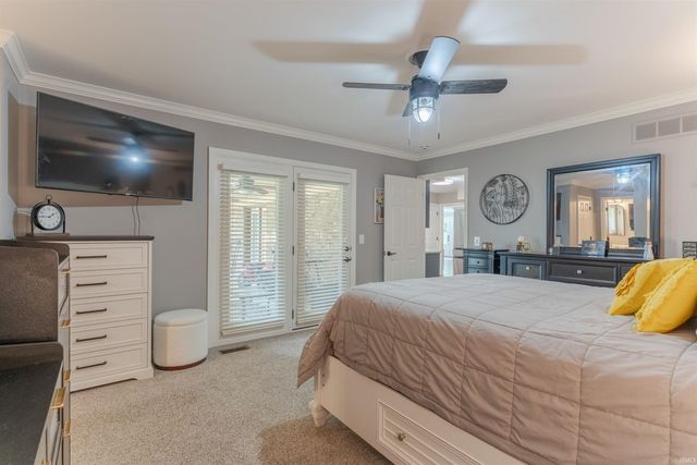 8216 BERRY Drive, Evansville, IN 47710