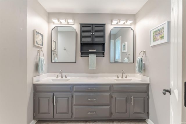 8216 BERRY Drive, Evansville, IN 47710