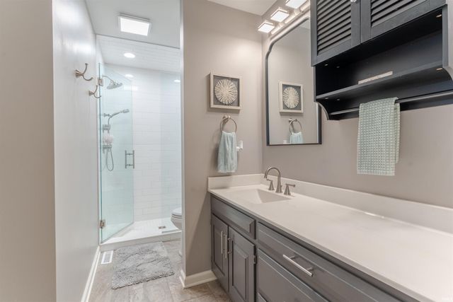 8216 BERRY Drive, Evansville, IN 47710