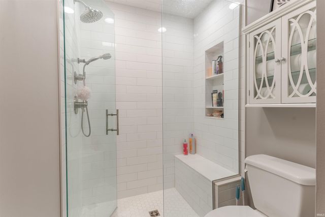 8216 BERRY Drive, Evansville, IN 47710