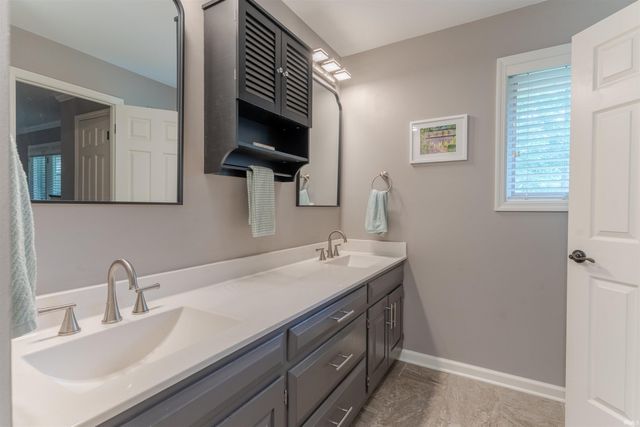 8216 BERRY Drive, Evansville, IN 47710