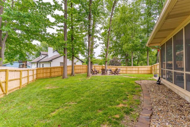 8216 BERRY Drive, Evansville, IN 47710