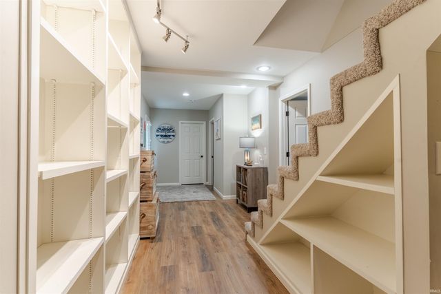 8216 BERRY Drive, Evansville, IN 47710