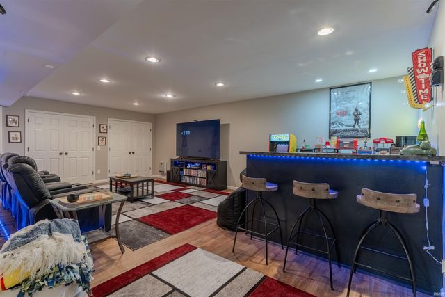 8216 BERRY Drive, Evansville, IN 47710