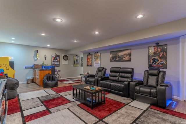 8216 BERRY Drive, Evansville, IN 47710