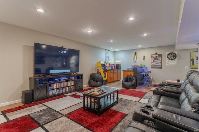 8216 BERRY Drive, Evansville, IN 47710