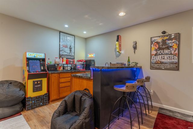 8216 BERRY Drive, Evansville, IN 47710