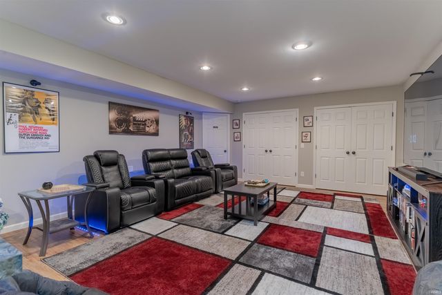 8216 BERRY Drive, Evansville, IN 47710