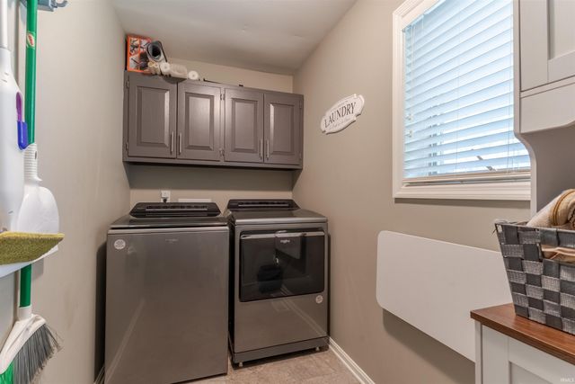 8216 BERRY Drive, Evansville, IN 47710