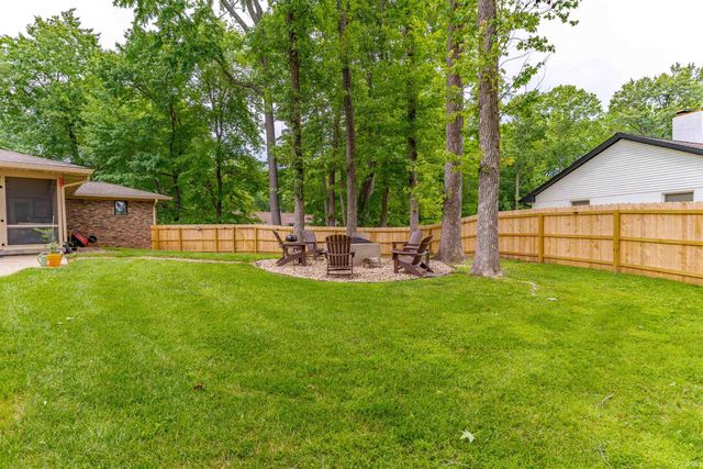 8216 BERRY Drive, Evansville, IN 47710