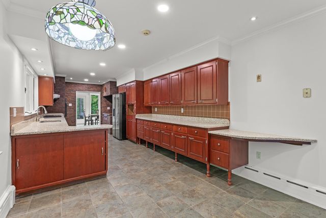 33 High Ridge Road, Manchester, NH 03104