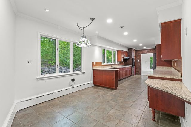 33 High Ridge Road, Manchester, NH 03104