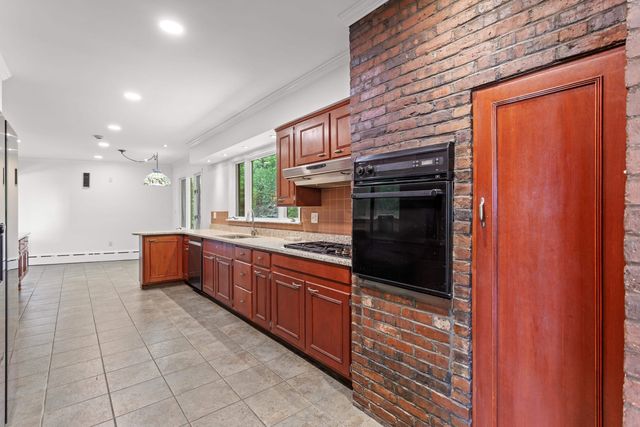 33 High Ridge Road, Manchester, NH 03104
