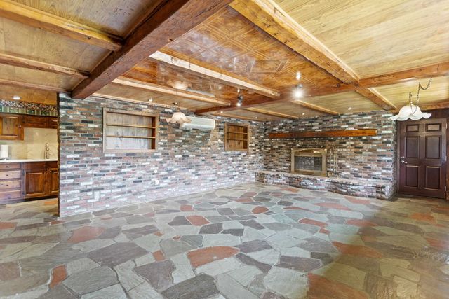 33 High Ridge Road, Manchester, NH 03104