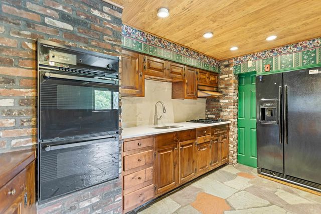 33 High Ridge Road, Manchester, NH 03104