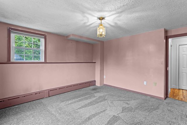 33 High Ridge Road, Manchester, NH 03104