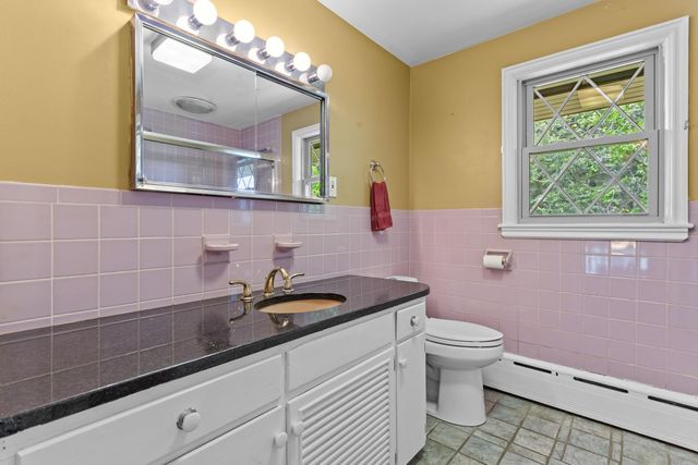33 High Ridge Road, Manchester, NH 03104