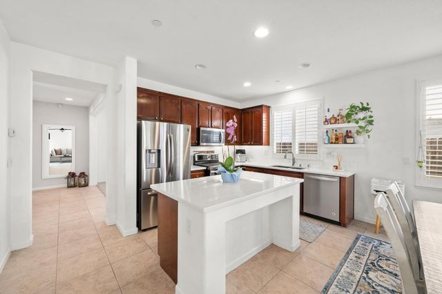 949 Courtyards Loop, Lincoln, CA 95648