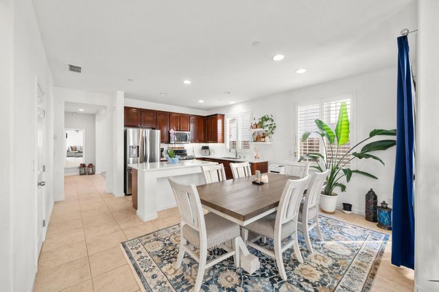 949 Courtyards Loop, Lincoln, CA 95648