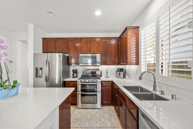 949 Courtyards Loop, Lincoln, CA 95648
