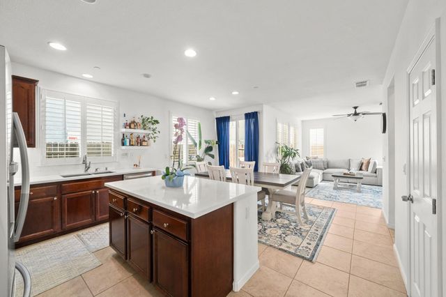 949 Courtyards Loop, Lincoln, CA 95648