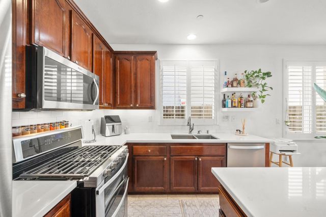 949 Courtyards Loop, Lincoln, CA 95648