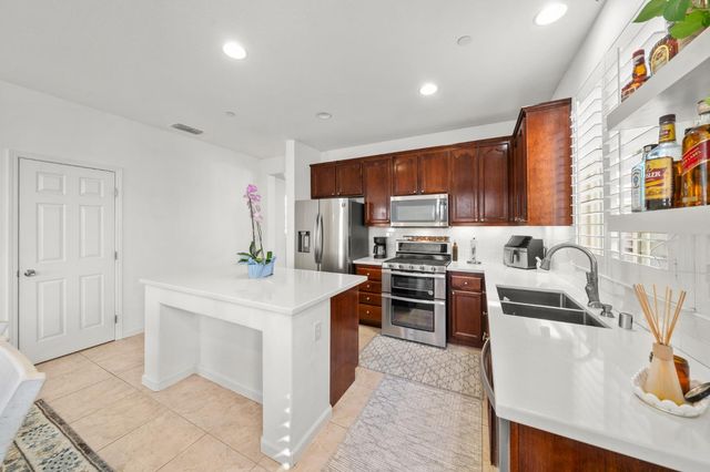 949 Courtyards Loop, Lincoln, CA 95648