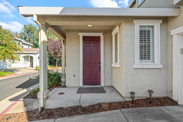 949 Courtyards Loop, Lincoln, CA 95648