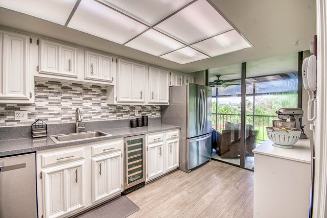 5350 Woodland Lakes Drive 311, Palm Beach Gardens, FL 33418