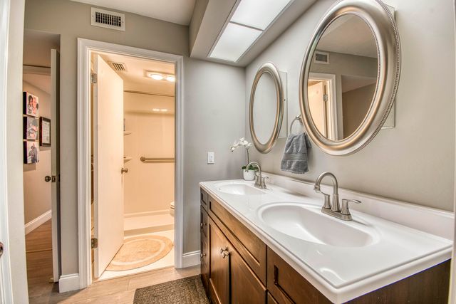 5350 Woodland Lakes Drive 311, Palm Beach Gardens, FL 33418