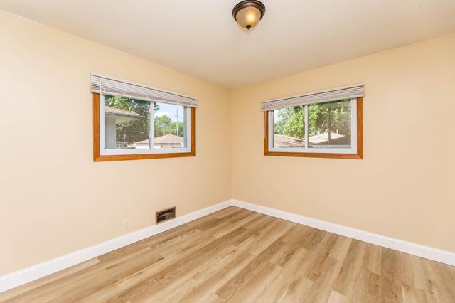 5214 Oliver Avenue N, Minneapolis, MN 55430