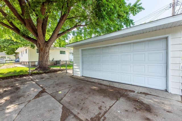 5214 Oliver Avenue N, Minneapolis, MN 55430