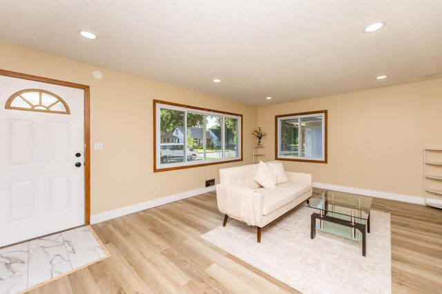 5214 Oliver Avenue N, Minneapolis, MN 55430