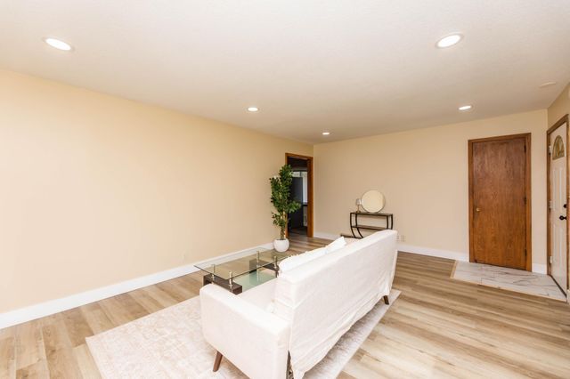 5214 Oliver Avenue N, Minneapolis, MN 55430