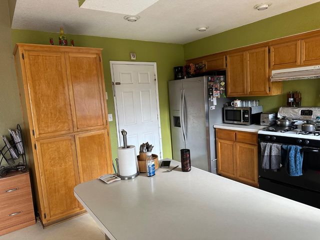 596 St Teresa Street, Merced, CA 95341