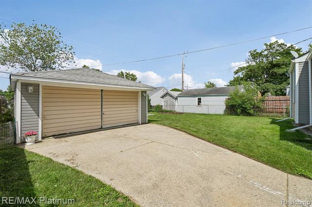 56 Charlevoix Street, Clawson, MI 48017