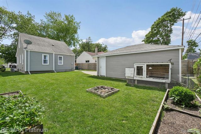 56 Charlevoix Street, Clawson, MI 48017