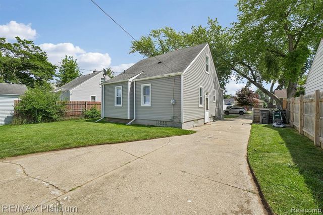 56 Charlevoix Street, Clawson, MI 48017