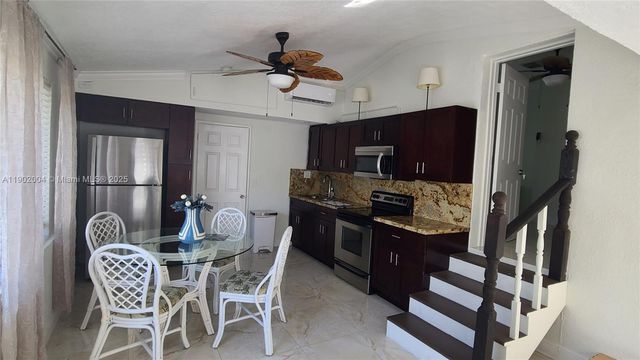 3221 NE 7th St 2, Pompano Beach, FL 33062