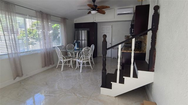 3221 NE 7th St 2, Pompano Beach, FL 33062