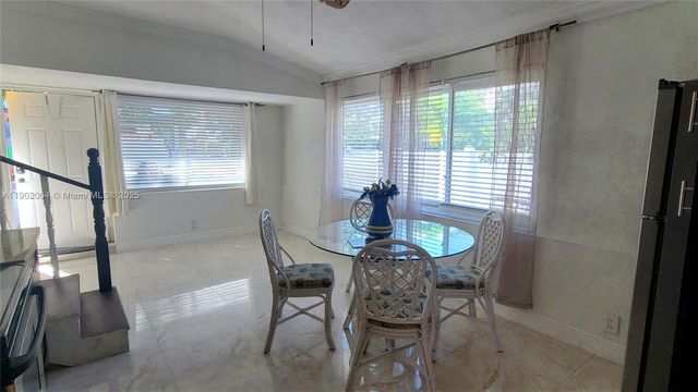 3221 NE 7th St 2, Pompano Beach, FL 33062